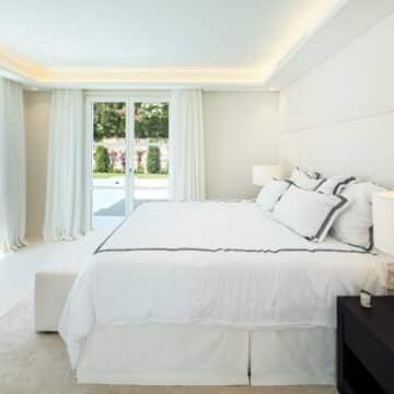 Family Villa in the heart of the Golf Valley, Las Brisas Marbella, close to amenities and schools Picture 11