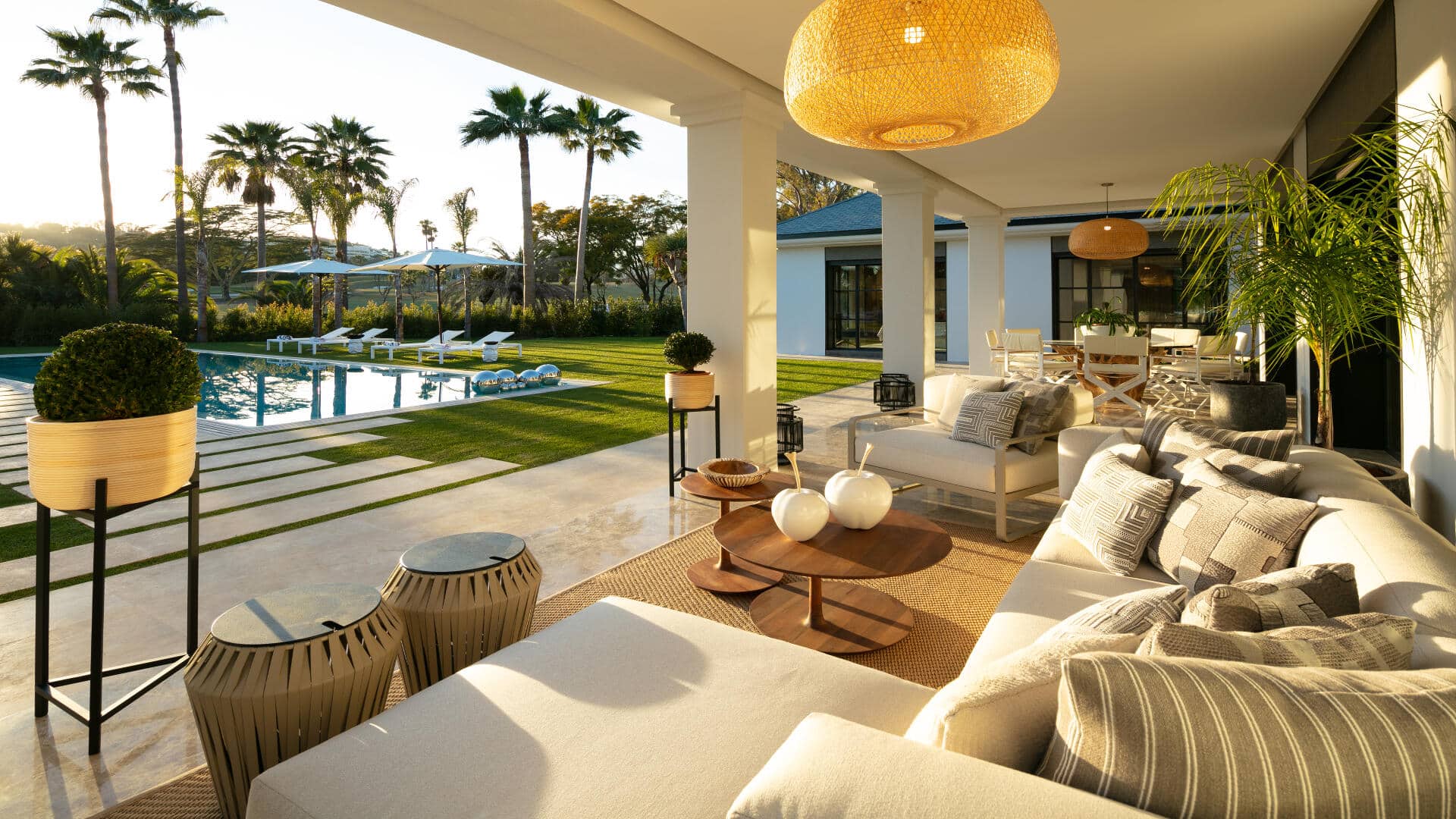 Front line golf villa in Las Brisas Nueva Andalucia, Marbella