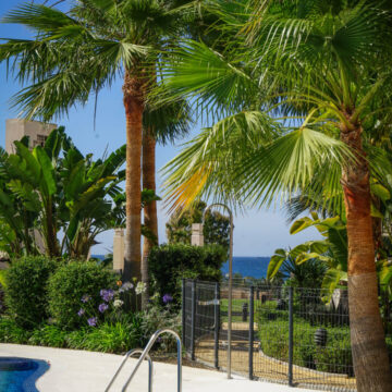 A fantastic one bedroom apartment with private plunge pool in front line beach development Bahia de la Plata Estepona. Picture 23