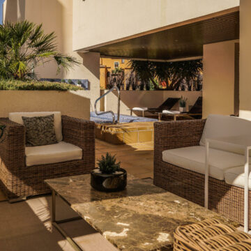 A fantastic one bedroom apartment with private plunge pool in front line beach development Bahia de la Plata Estepona. Picture 5