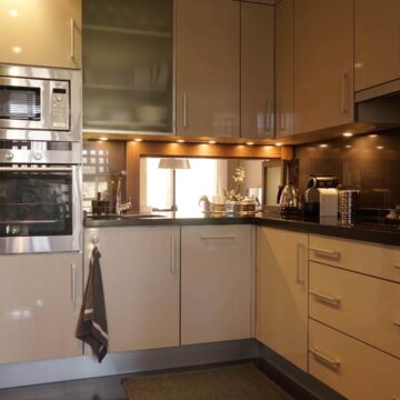A fantastic one bedroom apartment with private plunge pool in front line beach development Bahia de la Plata Estepona. Picture 18