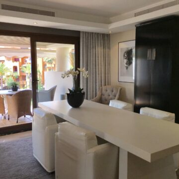 A fantastic one bedroom apartment with private plunge pool in front line beach development Bahia de la Plata Estepona. Picture 11