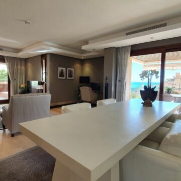 A fantastic one bedroom apartment with private plunge pool in front line beach development Bahia de la Plata Estepona. Picture 12
