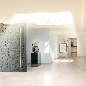 Front line Beach Villa in Marbella West, Modern Luxury Beach Living Picture 7
