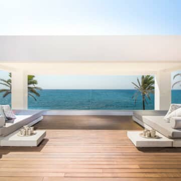 Front line Beach Villa in Marbella West, Modern Luxury Beach Living Picture 2