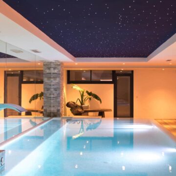 Front line Beach Villa in Marbella West, Modern Luxury Beach Living Picture 6