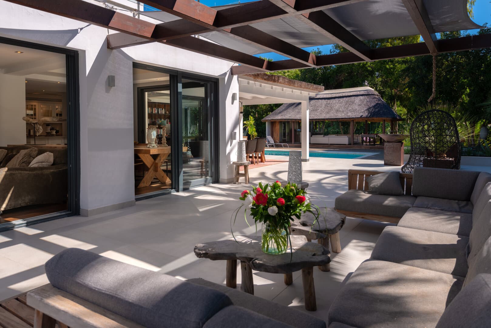 Ideal Family home in Nueva Andalucía offering 6 bedrooms, within close proximity to all amenities and several private schools and sports facilities