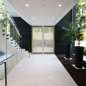 Emare Estepona front line beach first floor 4 bedroom apartment with endless sea views Picture 23