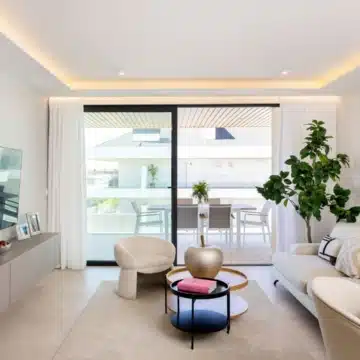 City apartment near to the beach in Jade Tower Fuengirola with large terrace and a Sea View Picture 2