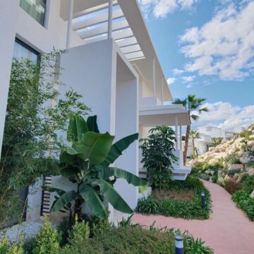 Penthouse front line golf in Benahavis Atalaya Hills with amazing open views Picture 17