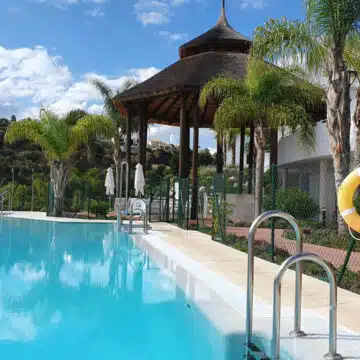 Atalaya Hills Benahavis apartment with front line golf with open views Picture 9