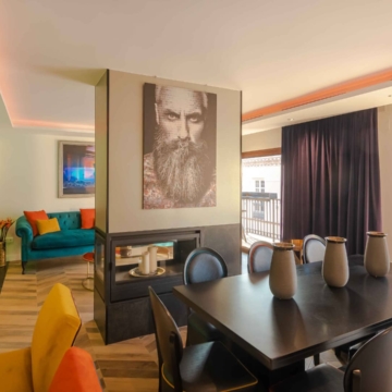 Malaga City Centre Penthouse fully reformed with underground garage and storeroom. An opportunity for investment. Picture