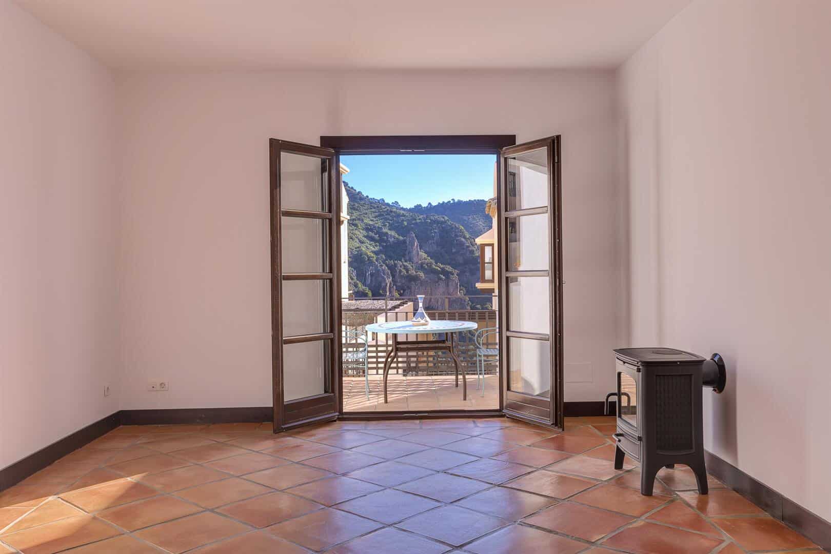 Spacious, modern and bright 3 bedroom townhouse in El Casar, Benahavis
