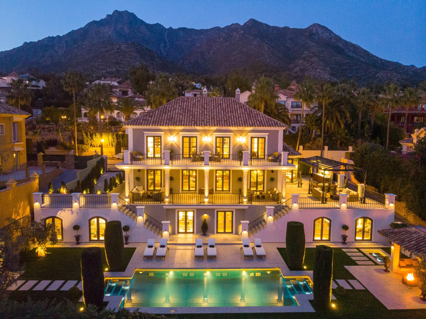 Casa Hedera Sierra Blanca Marbella, an elegant 5 bedroom villa on a generous plot with mountain and sea views