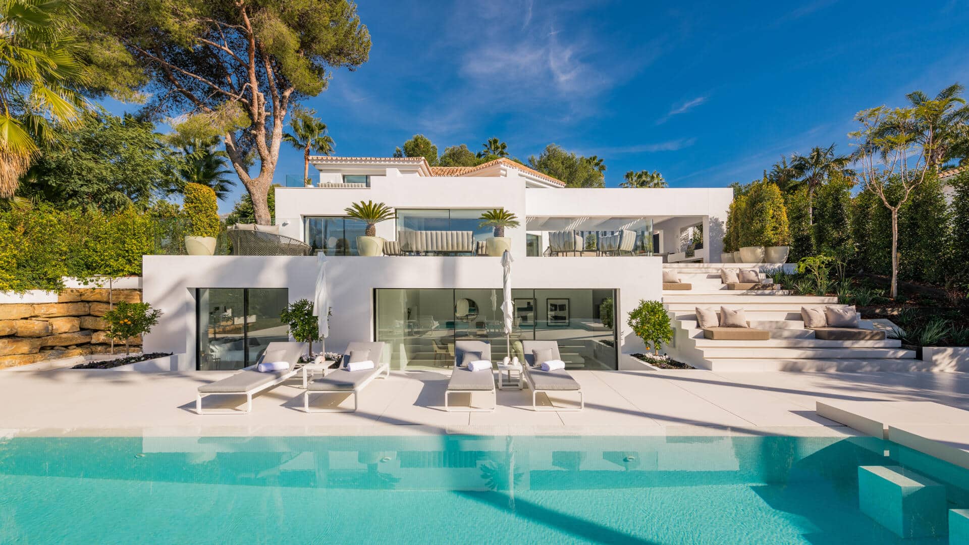 New contemporary villa in Nueva Andalucia Marbella