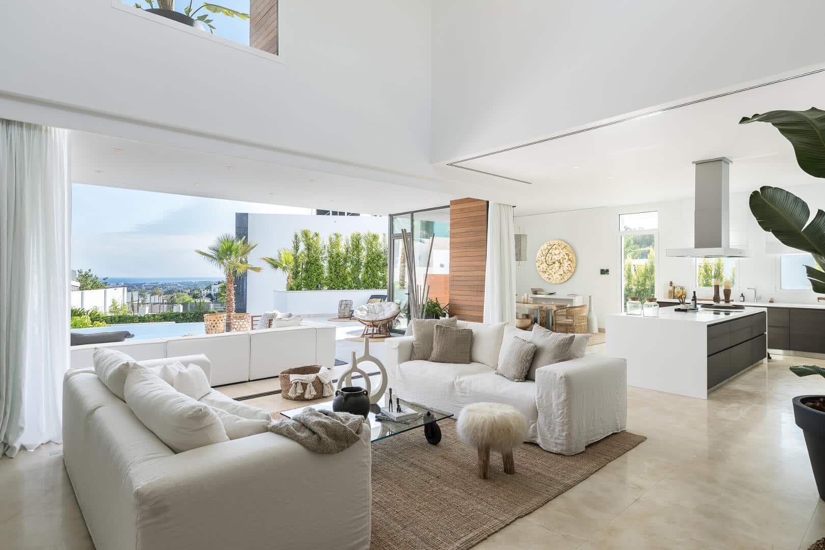 New 5 bedroom villa in a prestigious Golf Resort in el Herrojo, Benahavis