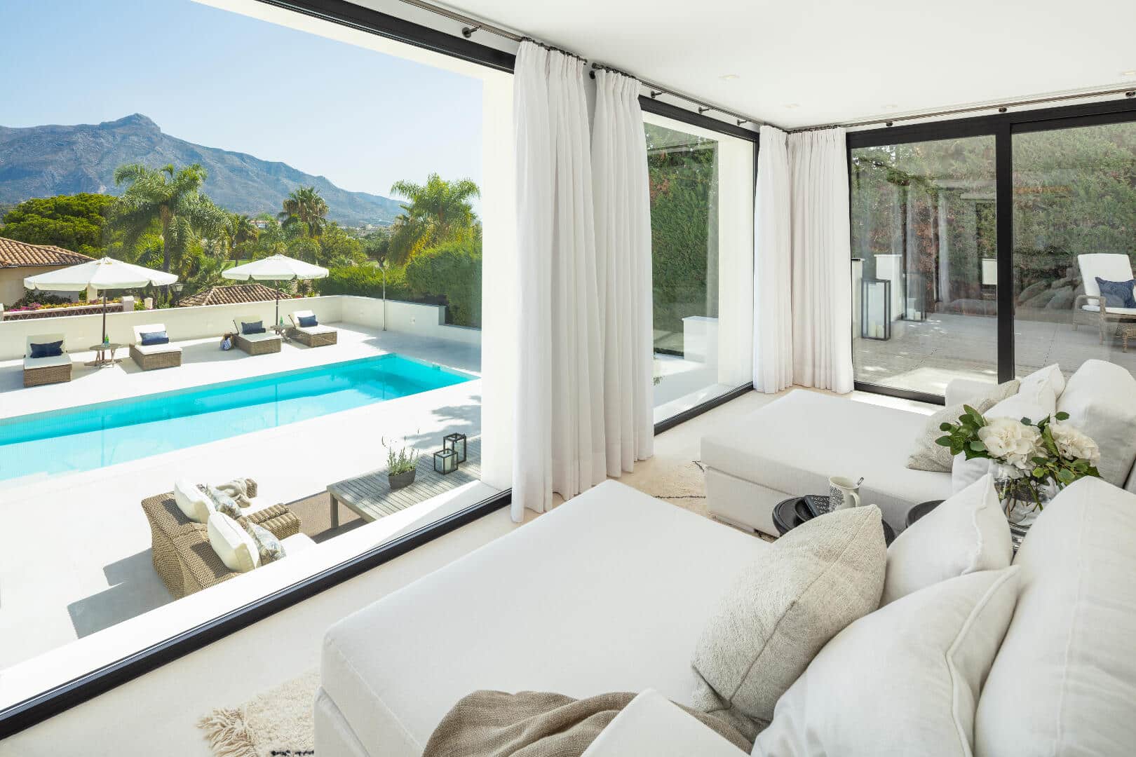 Beautiful renovated villa with mountain views in Nueva Andalucía, Marbella