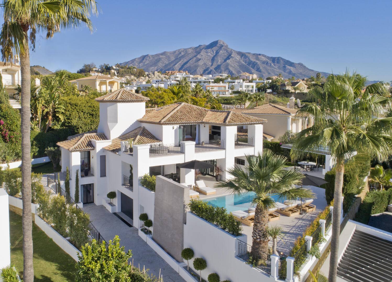Contemporary Andalusian-style villa in Los Naranjos Nueva Andalucia Marbella