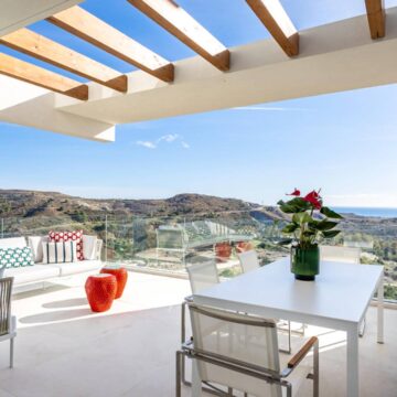 Marbella Club Hills first floor apartment panoramic golf and sea views, towards the African Coast Picture 7