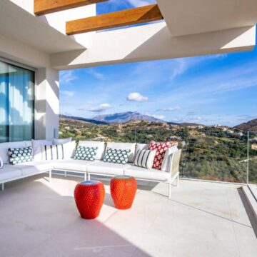 Marbella Club Hills first floor apartment panoramic golf and sea views, towards the African Coast Picture 9