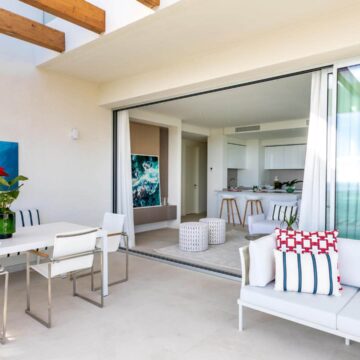 Marbella Club Hills first floor apartment panoramic golf and sea views, towards the African Coast Picture 8