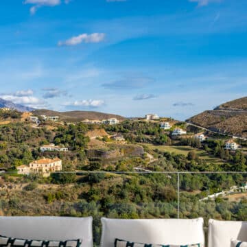 Marbella Club Hills first floor apartment panoramic golf and sea views, towards the African Coast Picture 10