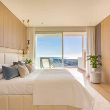 Marbella Club Hills first floor apartment panoramic golf and sea views, towards the African Coast Picture 12