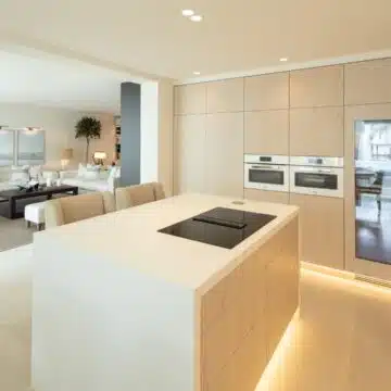 Puente Romano Apartment with sea views, beautifully renovated and furnished to a very high standard Picture 6