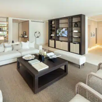 Puente Romano Apartment with sea views, beautifully renovated and furnished to a very high standard Picture 2