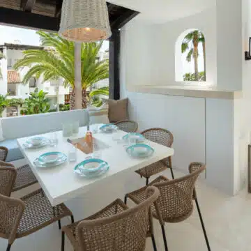 Puente Romano Apartment with sea views, beautifully renovated and furnished to a very high standard Picture 12