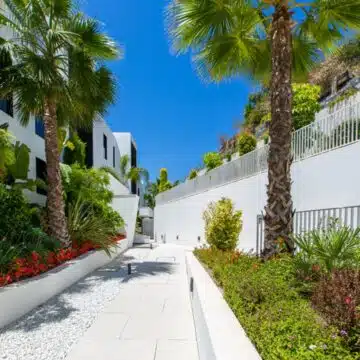 Beautiful Three Bedroom Contemporary Ground Floor Apartment with Sea Views in Azahar de Marbella, Nueva Andalucia Picture 21