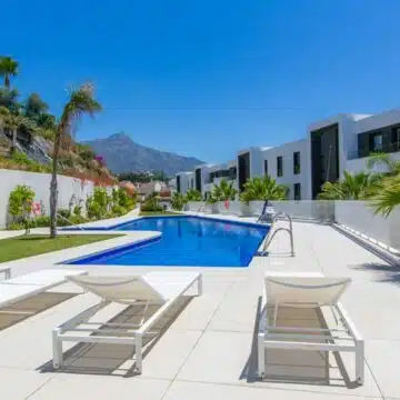 Beautiful Three Bedroom Contemporary Ground Floor Apartment with Sea Views in Azahar de Marbella, Nueva Andalucia Picture 19