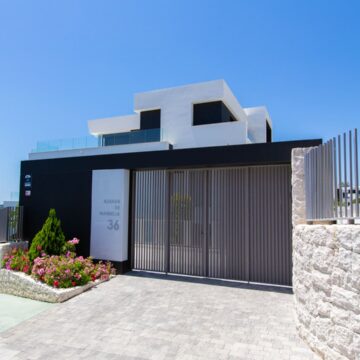 Beautiful Three Bedroom Contemporary Ground Floor Apartment with Sea Views in Azahar de Marbella, Nueva Andalucia Picture 24