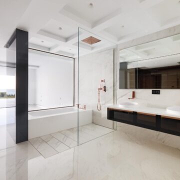 Front line beach 4 bedroom ground floor apartment with amazing panoramic Sea Views in Emare Estepona Picture 13