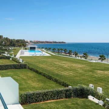 Front line beach 4 bedroom ground floor apartment with amazing panoramic Sea Views in Emare Estepona Picture 4
