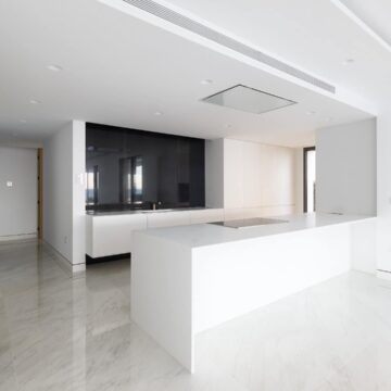 Front line beach 4 bedroom ground floor apartment with amazing panoramic Sea Views in Emare Estepona Picture 10