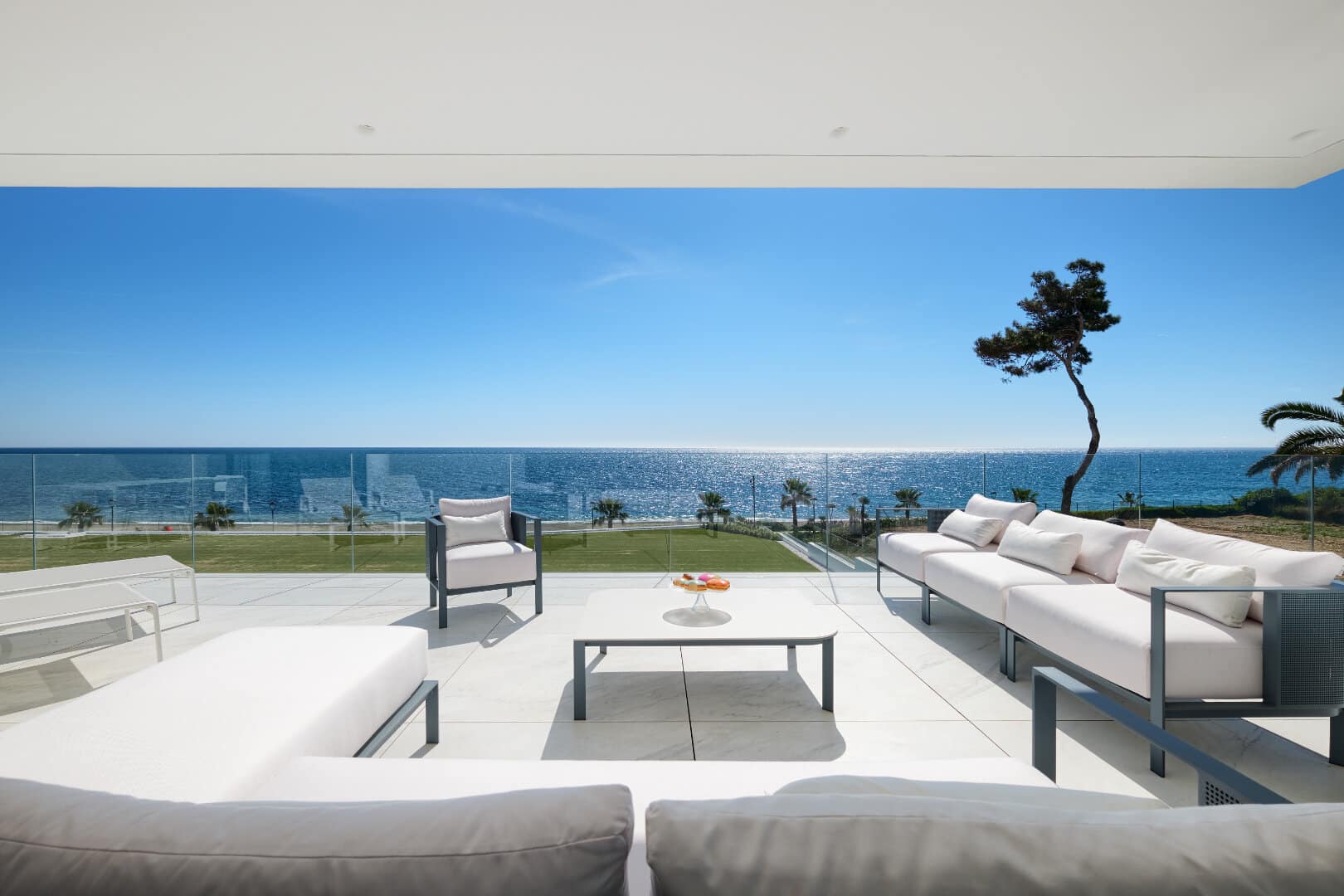 Emare Estepona front line beach apartment 4 bedrooms with endless sea views