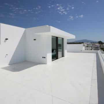 Front line beach Penthouse Emare Estepona with endless panoramic sea views Picture 27