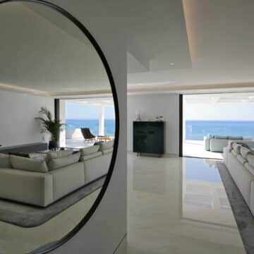 Front line beach Penthouse Emare Estepona with endless panoramic sea views Picture 13