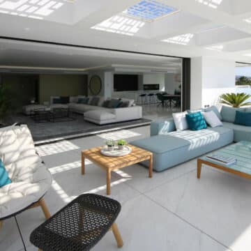 Front line beach Penthouse Emare Estepona with endless panoramic sea views Picture 7