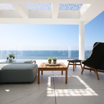 Front line beach Penthouse Emare Estepona with endless panoramic sea views Picture 6