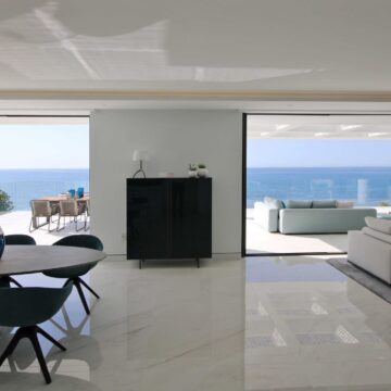 Front line beach Penthouse Emare Estepona with endless panoramic sea views Picture 14