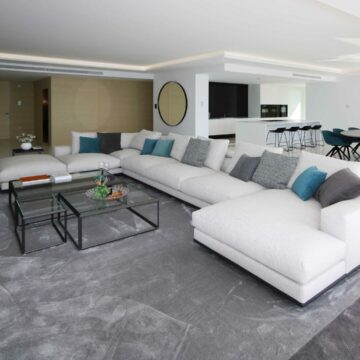 Front line beach Penthouse Emare Estepona with endless panoramic sea views Picture 8