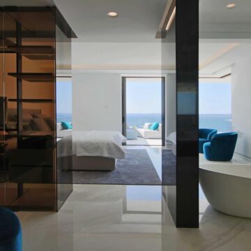 Front line beach Penthouse Emare Estepona with endless panoramic sea views Picture 17