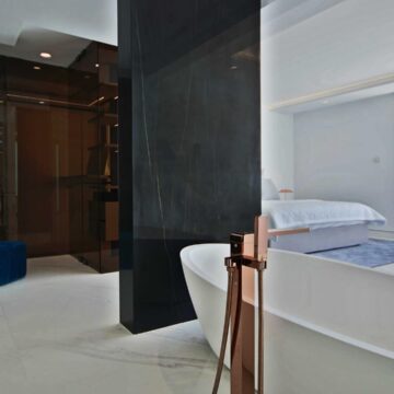 Front line beach Penthouse Emare Estepona with endless panoramic sea views Picture 35