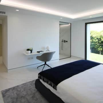 Front line beach Penthouse Emare Estepona with endless panoramic sea views Picture 24