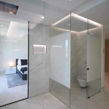Front line beach Penthouse Emare Estepona with endless panoramic sea views Picture 23