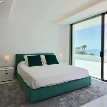 Front line beach Penthouse Emare Estepona with endless panoramic sea views Picture 21