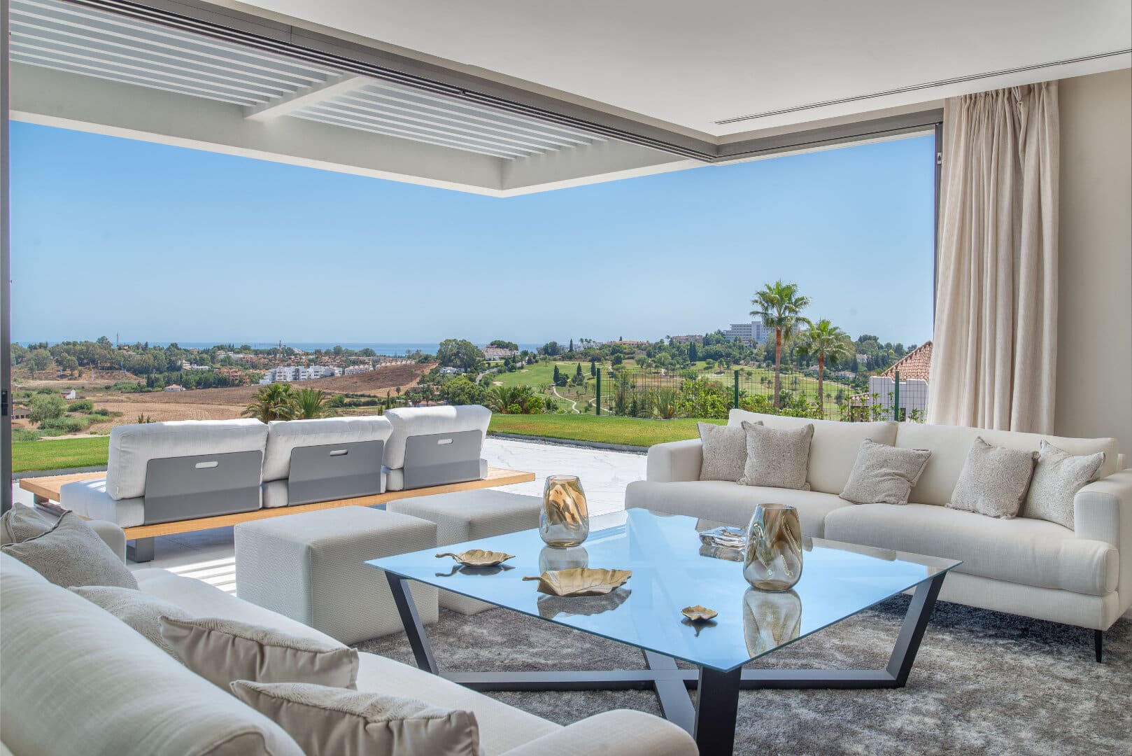 Ground floor apartment with garden and private pool in INFINITY Mirador del Paraíso, Benahavís