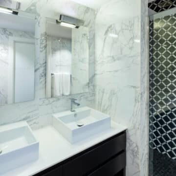 Frontline Beach apartment in Marina Puente Romano Golden Mile Marbella with sea views Picture 15